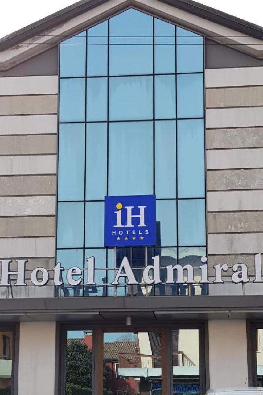 Ih Hotels Padova Admiral Bagian luar foto