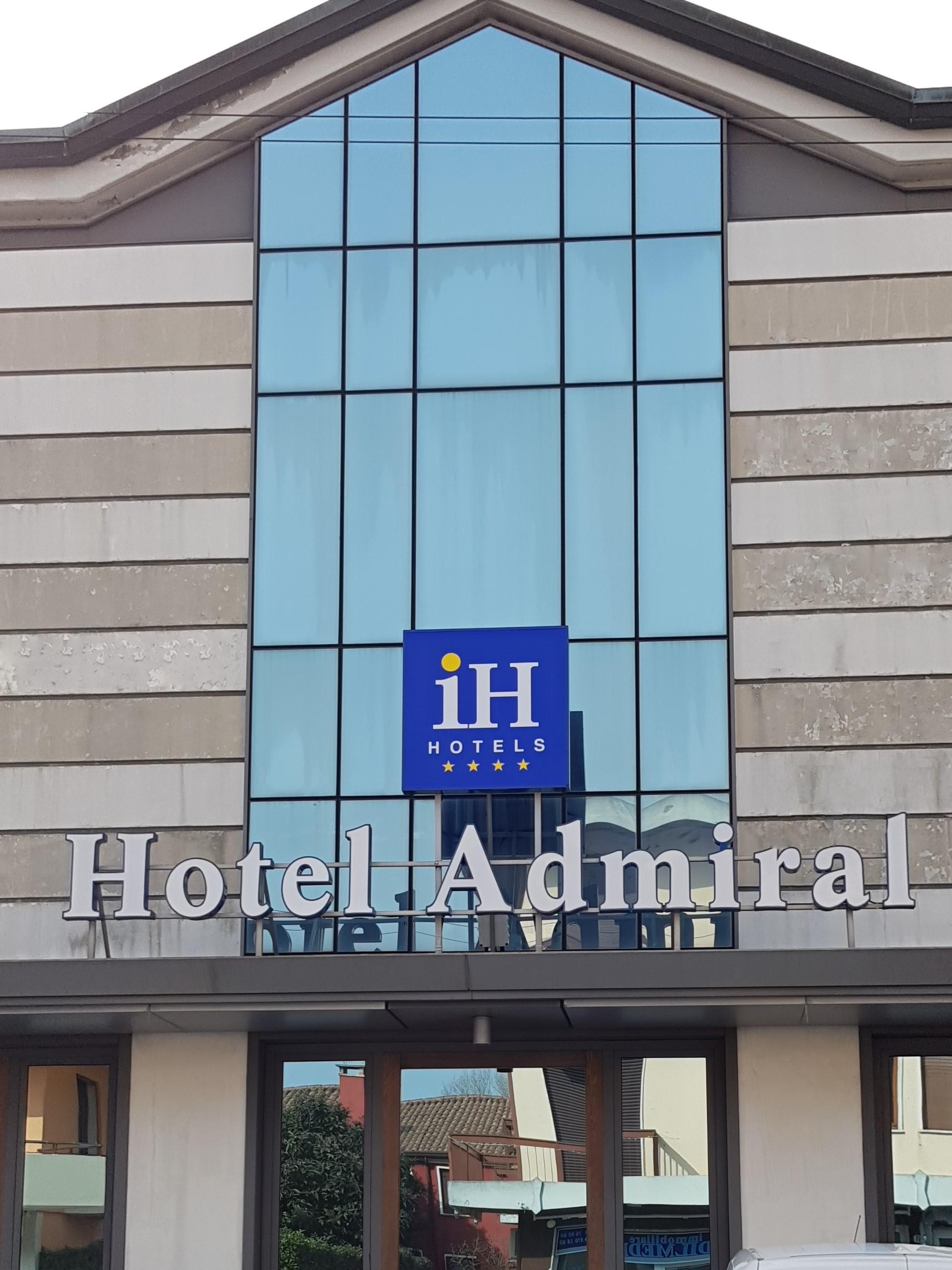 Ih Hotels Padova Admiral Bagian luar foto