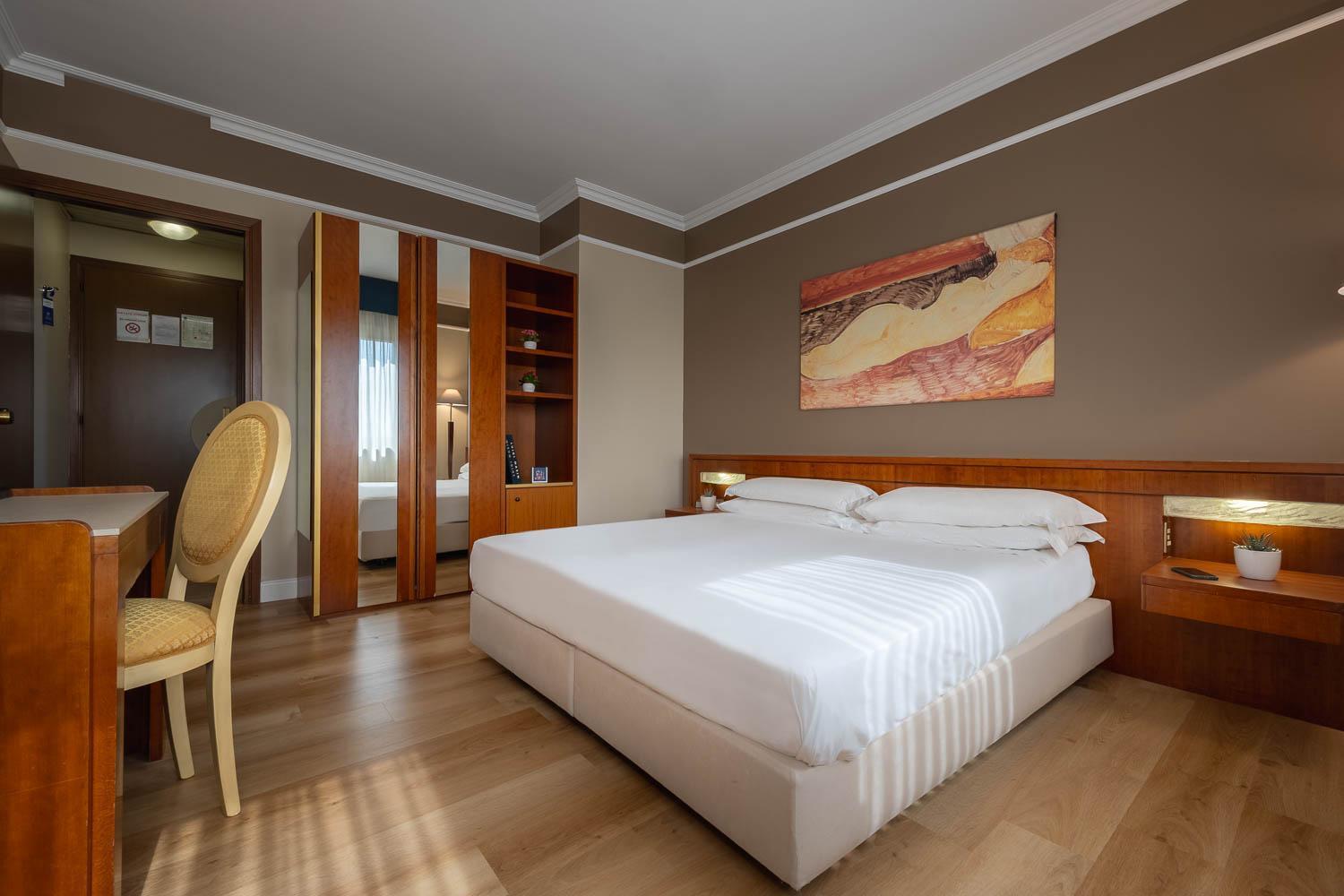 Ih Hotels Padova Admiral Bagian luar foto