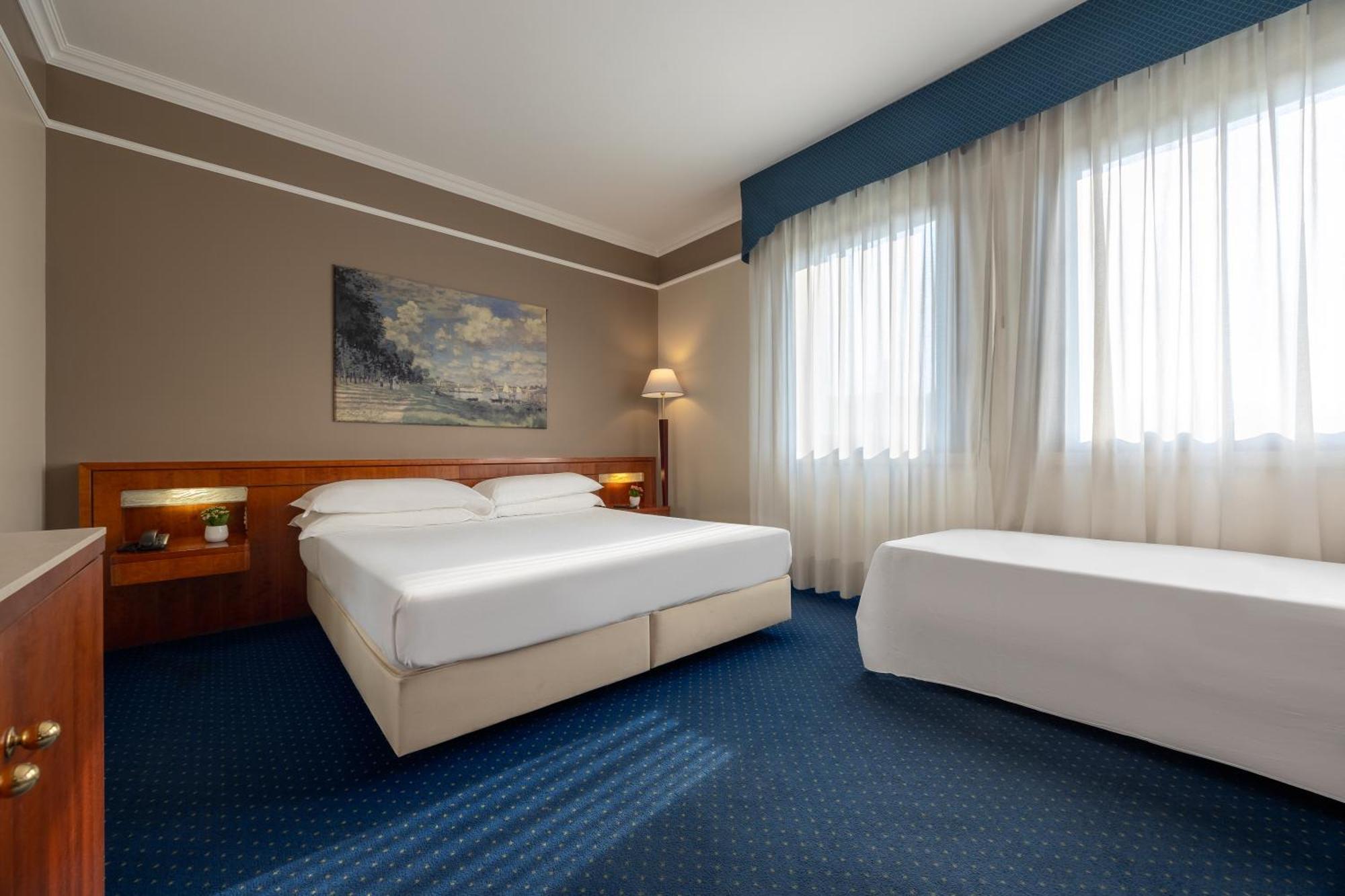 Ih Hotels Padova Admiral Bagian luar foto