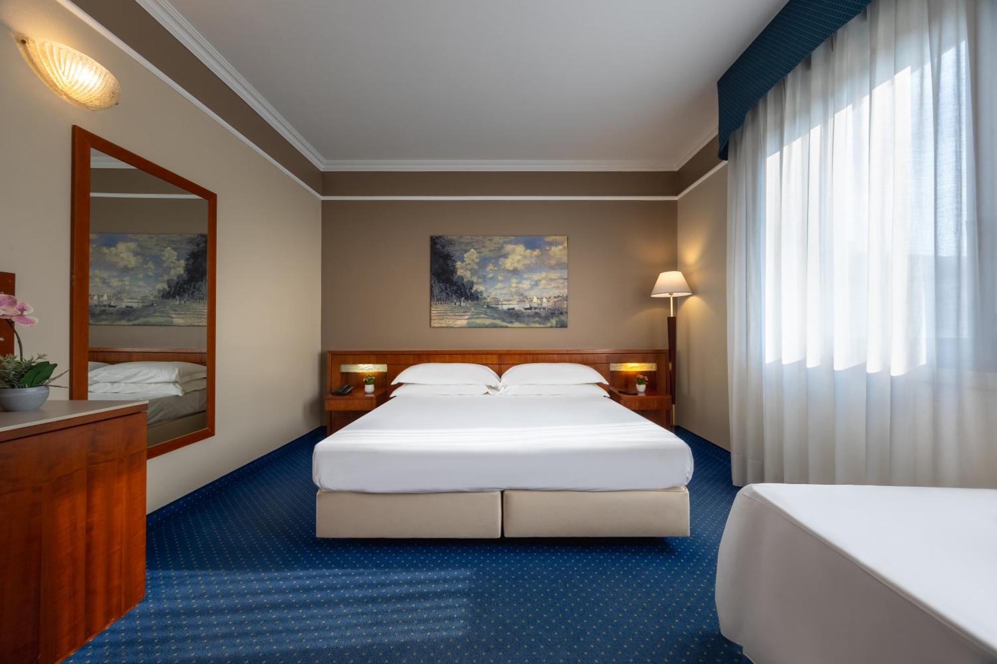 Ih Hotels Padova Admiral Bagian luar foto