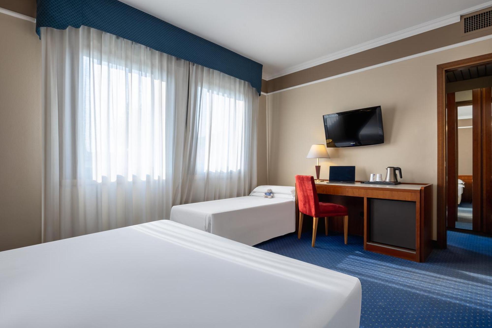 Ih Hotels Padova Admiral Bagian luar foto